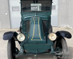 Renault Tractor 15hp type LH - circa 1926 | OSENAT'RTS & CARS | Auction on April 16, 2023 - 14.00
