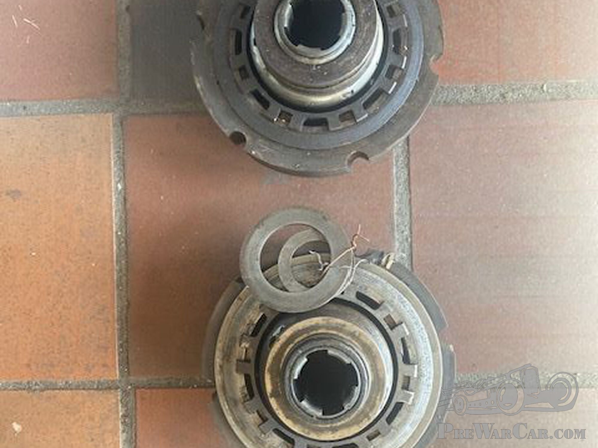 Two clutch units for Fiat 501