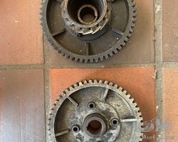 Two distribution gears for Fiat 501