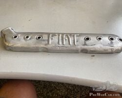 Sparkplug leads coverpiece for on enginehead of Fiat 501