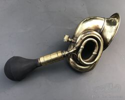 "SAM Le Cyrano" horns equipped with a "Sound amplifier"