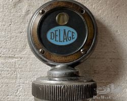 Delage D8 radiator cap with gauge