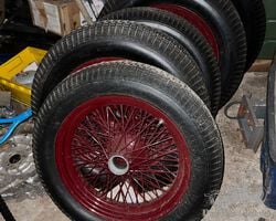 A set of 5 19'' razor edge wheels and Dunlop R5 tyres