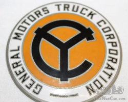 1926-1936 Yellow Coach General Motors Radiator Emblem Badge