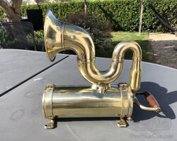 Large horn “Breveté SGDG”