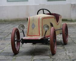 Devillaine pedal car, DEVISIX Renault model, Circa 1930 | Osenat Arts & Cars | April 28, 2024 in Paris