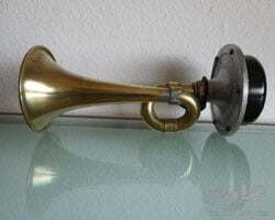 GURTNER ‘TRIOMPHE’ 12 VOLT HUPE KLAXON VINTAGE
