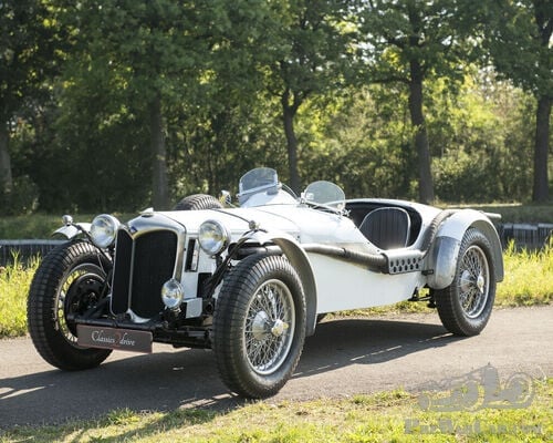 De bekende witte Riley van autocoureur Mrs. Ivy Stephenson - Riley 12/4 Kestrel Special uit 1936