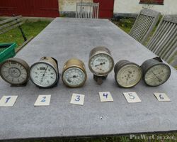 Brass instruments for early cars .