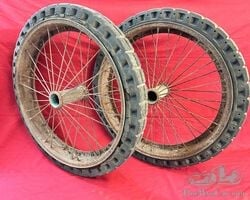 Pair of wheels with solid rubber