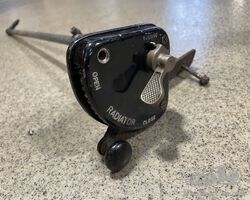 Rolls-Royce radiator adjusting assembly