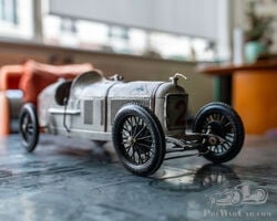 Jouet en tôle de la marque C.I.J (Compagnie industrielle du jouet). 2ème série, de couleur grise, vers 1928/30 (pas de logo CIJ)