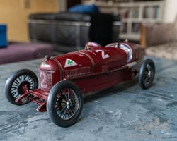 Jouet en tôle de la marque C.I.J (Compagnie industrielle du jouet) - 1ère série, de couleur marron-rouge