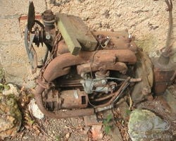 Large Engine & Gearbox from Wartime Morris Truck