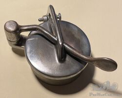 Bonora flip top filler cap.