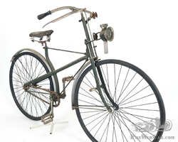 Peugeot bicycle with pivot fork and cross-shaped frame | Carrère & Laborie | Sale on December 4, 2025