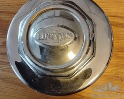 Large nickeled hubcap for an early vintage Lincoln