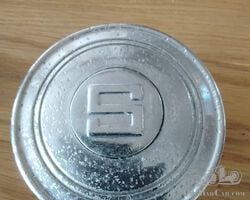 Large hubcap for a 1920s Studebaker