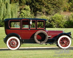 1916 Pierce-Arrow Model 48-B-4 Vestibule Suburban