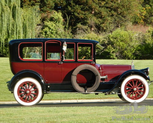 1916 Pierce-Arrow Model 48-B-4 Vestibule Suburban
