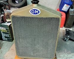 I'm selling a beautiful OM 665 Superba radiator in excellent condition, I'd say perfect, with a new radiator core, no external signs or dents.