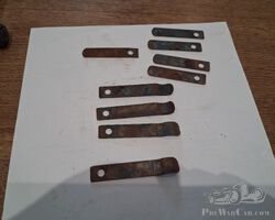 A set of 9 remanufactured springs for the door handles for Peugeot 202.