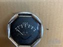 O.s. 8 side oil pressure gauge