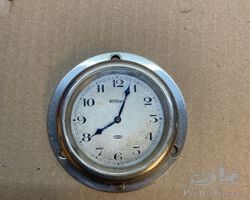 Stadium 8 days daschbord clock