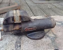 Original Bugatti Bebe Schraubstock aus den 1920er Jahren