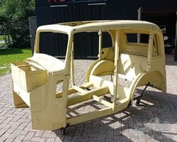 Wegens overcompleet Austin carrosserie en chassis, bouwjaar ongeveer 1934.